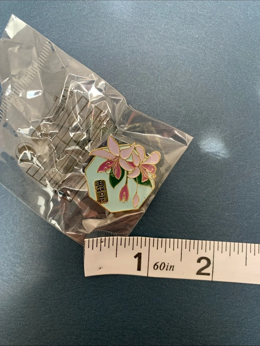 Stylish & Elegant Women’s Pink Floral Enamel Brooch with Gold Accents. Brand new